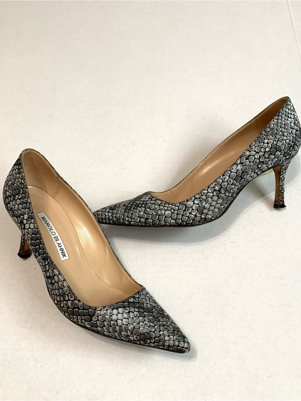 Manolo Blahnik pointed toe snake print pumps size 37 1/2
